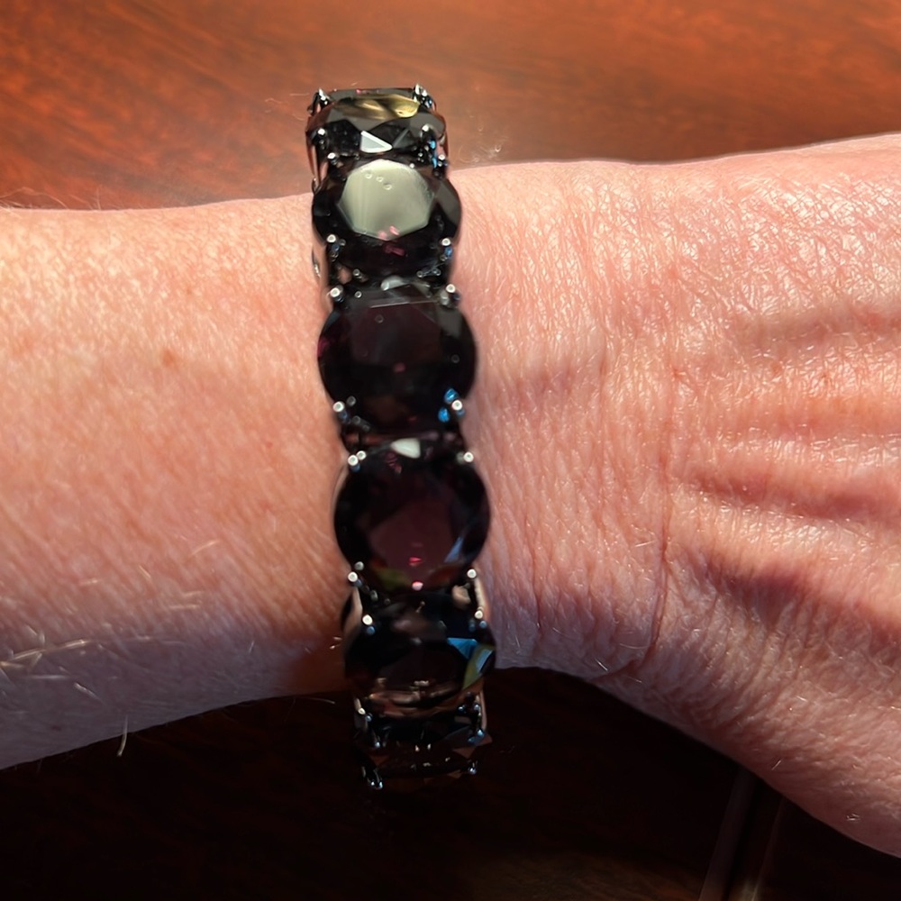 Silvertone and root beer stone bracelet